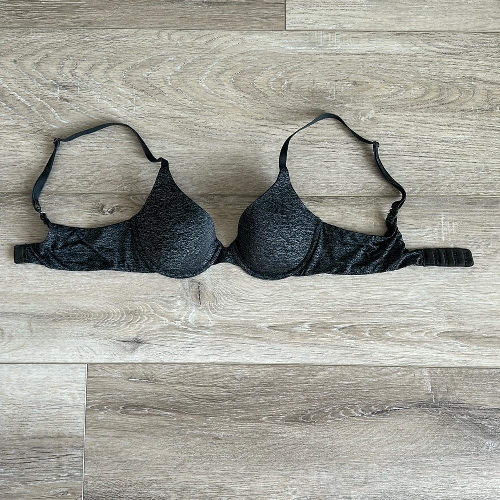 Victoria’s Secret black bra size 32B